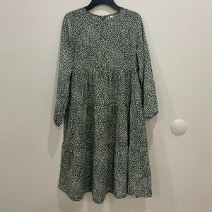 Floral Green and white midi dress with long sleeves